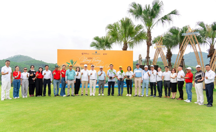 Văn Lang Empire T&T Golf Club “Ươm Bàng Vuông”, T&T Group ủng hộ 1 tỷ đồng vì Trường Sa