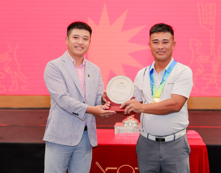 Hành động đẹp của Best Amateur Đỗ Quang Khánh tại The Golfers Tournament 2025