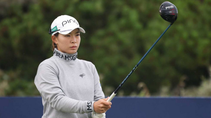 “Lọ lem hay cười” Hinako Shibuno dẫn đầu AIG Women's British Open 2022