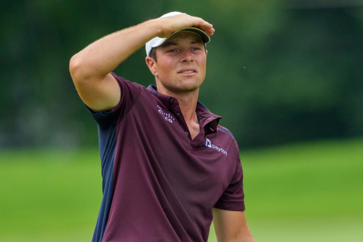 Viktor Hovland chiếm đỉnh, dàn sao bám đuổi quyết liệt tại TOUR Championship
