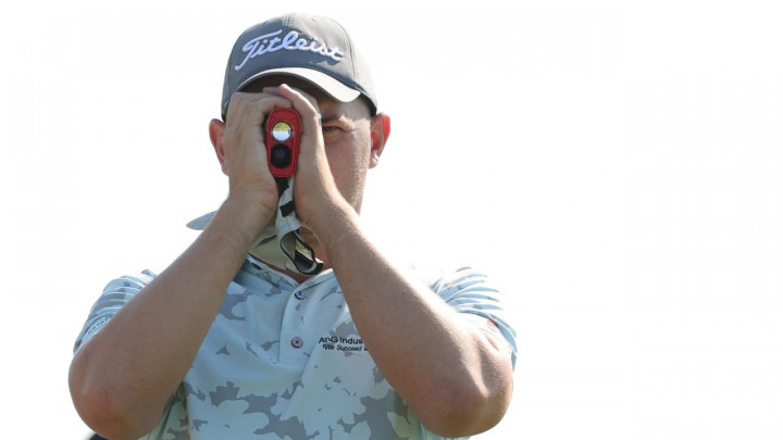 Golfer chuyên nghiệp mất 5,000 Euro sau một hố golf vì dùng máy đo khoảng cách