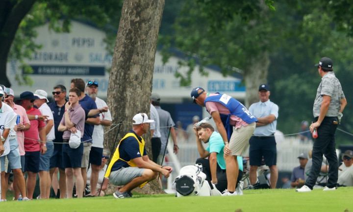 PGA Championship 2022: Phóng viên và người chơi bị bóng đánh vào đầu