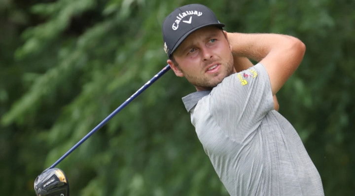 Adam Svensson dẫn đầu Barbasol Championship nhờ 2 điểm eagle