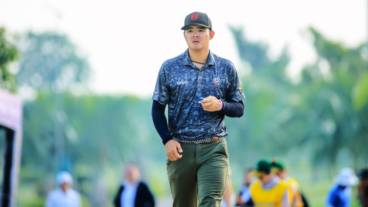 Đánh 61 gậy (-11), Sarut Vongchaisit lập kỷ lục tại Nam A Bank Vietnam Masters 2025