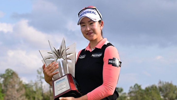 A Lim Kim trụ vững trước màn nước rút của Nelly Korda để lên ngôi giải Tournament of Champions 2025