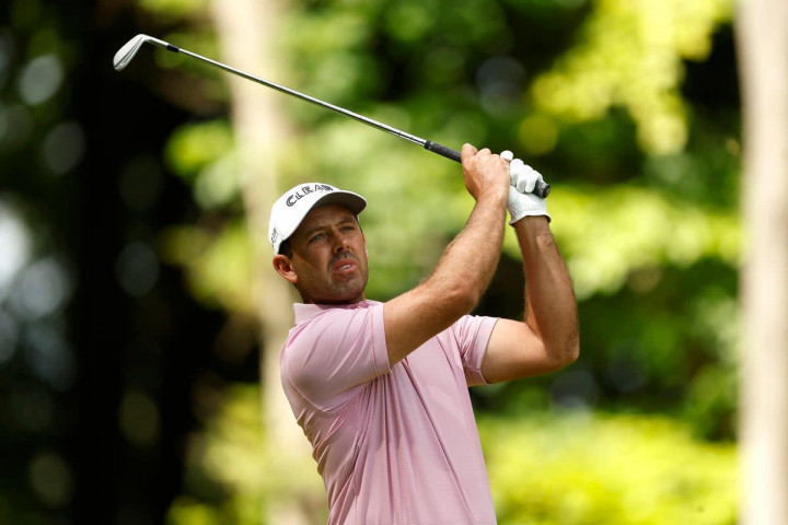 LIV Golf Invitational Series: Charl Schwartzel nới rộng cách biệt lên 3 gậy