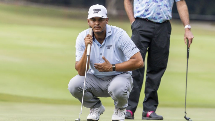 LIV Golf Hong Kong: Sebastián Muñoz tự nhận phạt sau pha gạt trượt khó tin