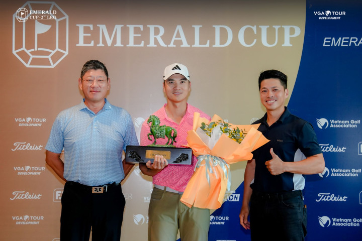 Trần Lê Duy Nhất lần thứ 7 vô địch VGA Development Tour sau khi đánh bại Nguyễn Nhất Long ở chặng 2 Emerald Cup 2026