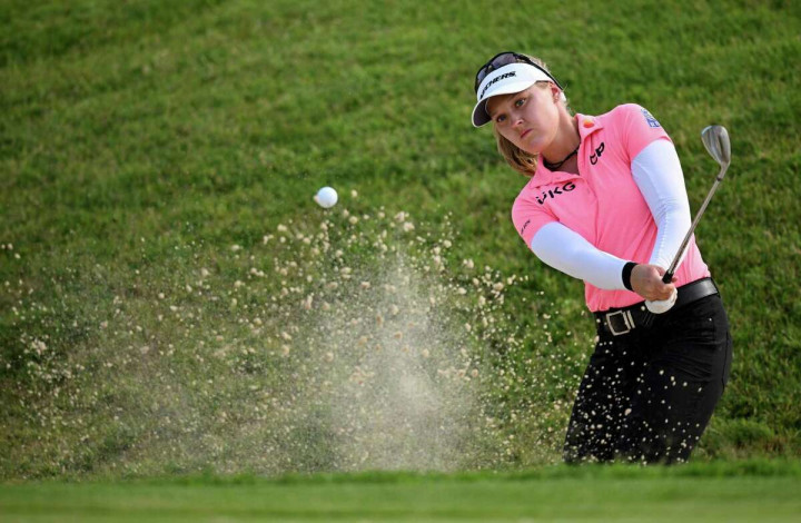 Evian Championship: Chuỗi birdie cuối vòng giúp Brooke Henderson có 3 gậy dẫn trước Nelly Korda