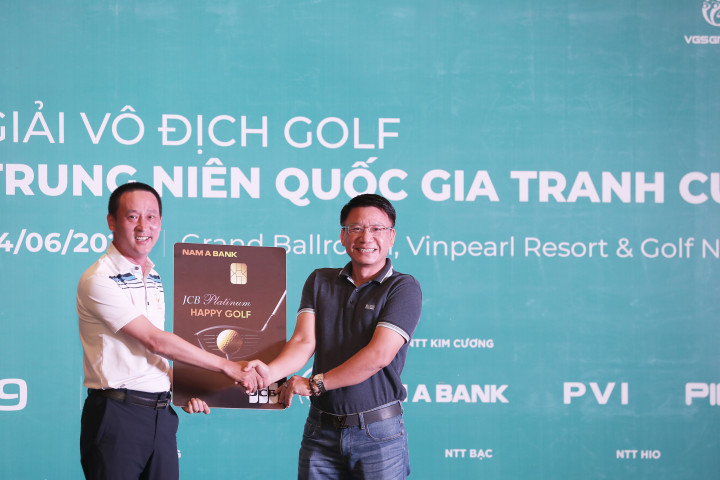 Miễn phí lên đến 10 vòng golf mỗi tháng tại 50 sân golf cho chủ thẻ HAPPY GOLF