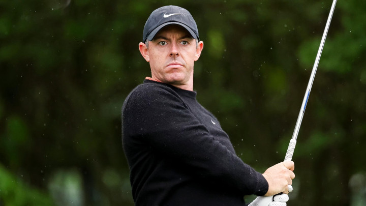 Rory McIlroy trở lại top cạnh tranh danh hiệu sau 36 hố tại Truist Championship
