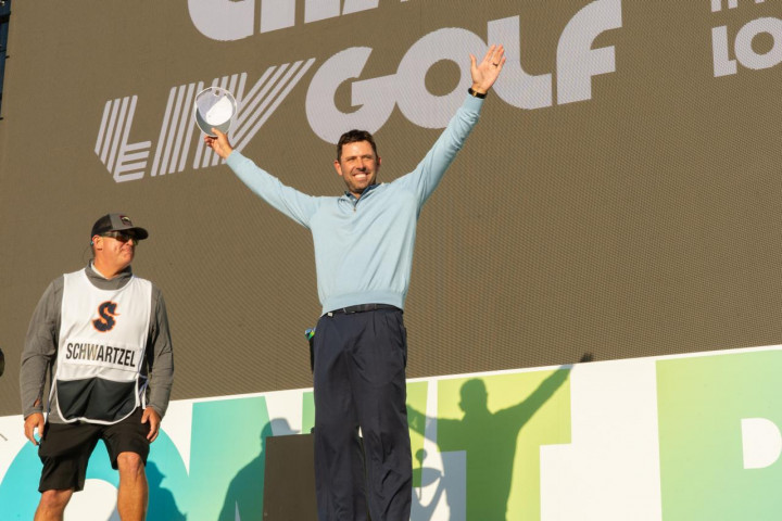 Charl Schwartzel sau khi vô địch LIV Golf Invitational vào ngày 11/6.