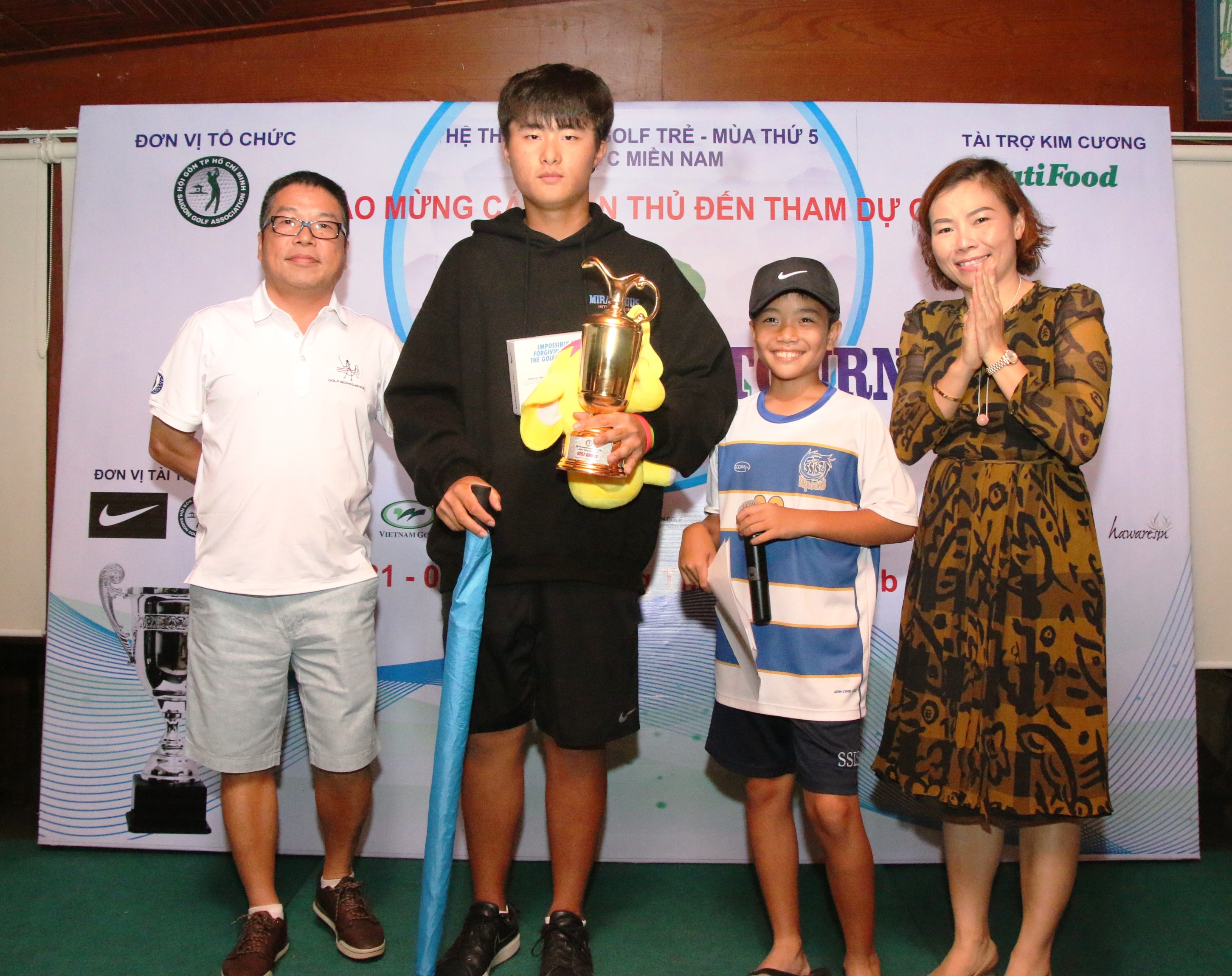 Kang Seok bảo vệ ngôi vô địch SGGA Junior Golf Tournament