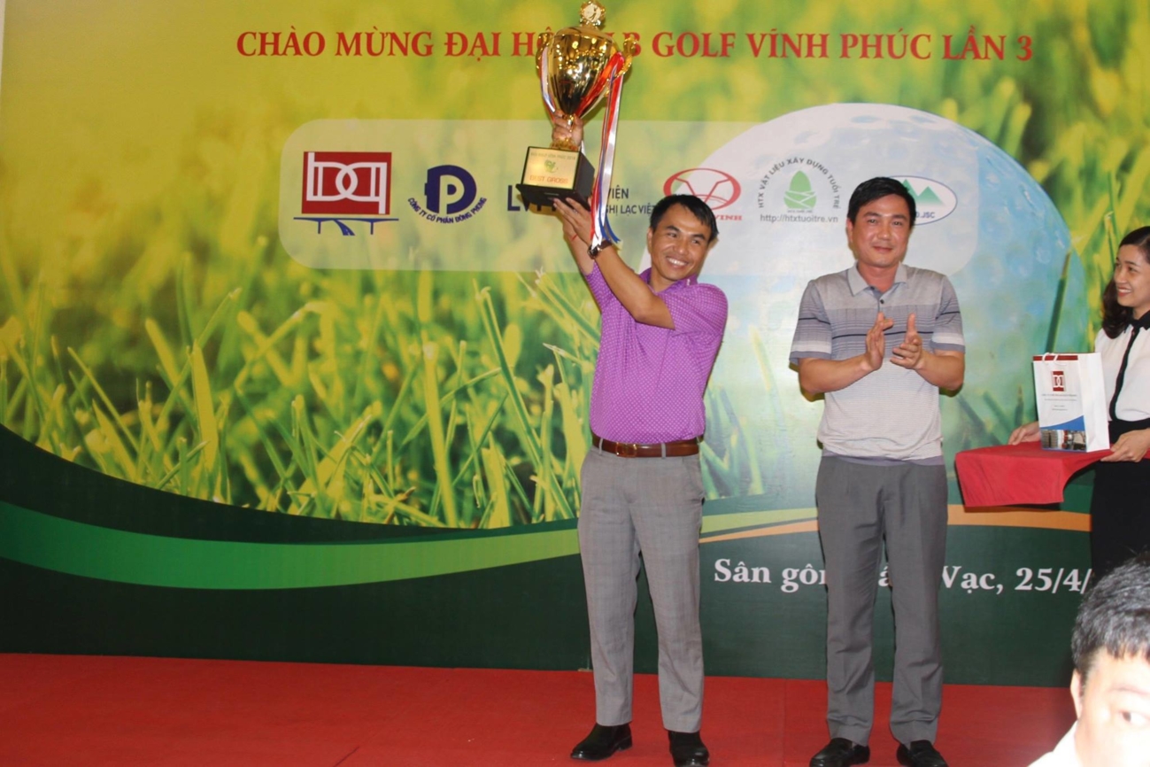 Golfer Nguyễn Xuân Thọ giành cup vô địch Giải golf Vĩnh Phúc mở rộng Mùa xuân 2018