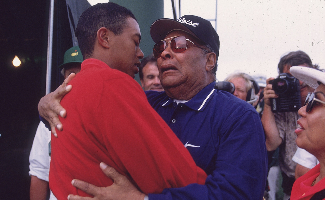 Người cha quá cố của Tiger Woods và những câu chuyện chưa được kể