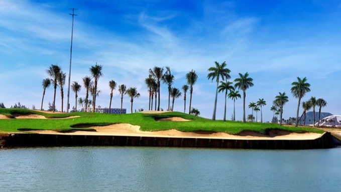 Sân golf bờ kè đầu tiên ở châu Á chuẩn bị khai trương tại Đà Nẵng