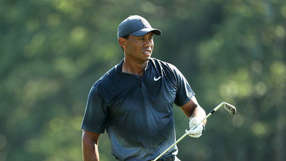 The Players Championship ngày thứ 2: Tiger Woods suýt bị cut, Dustin Johnson rơi khỏi đỉnh bảng