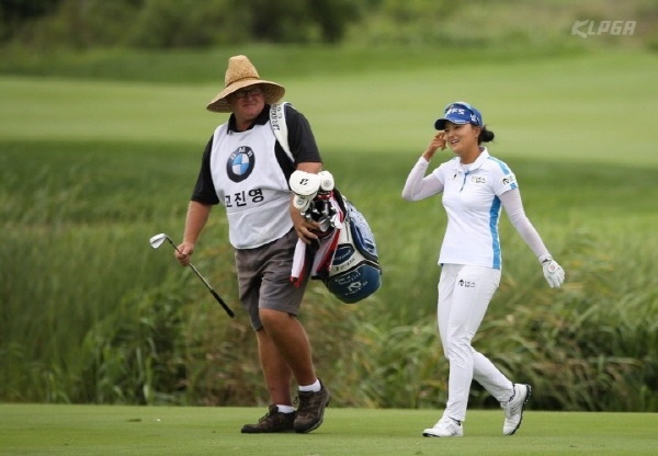 Bí ẩn các Caddie đồng hành cùng những golfer nữ của Hàn Quốc