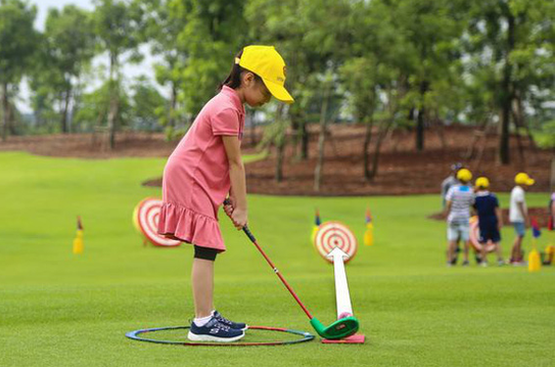 7 bước giúp trẻ em làm quen với golf