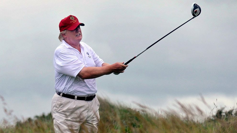 Làm Tổng thống Mỹ khiến việc kinh doanh golf của Donald Trump sụt giảm?