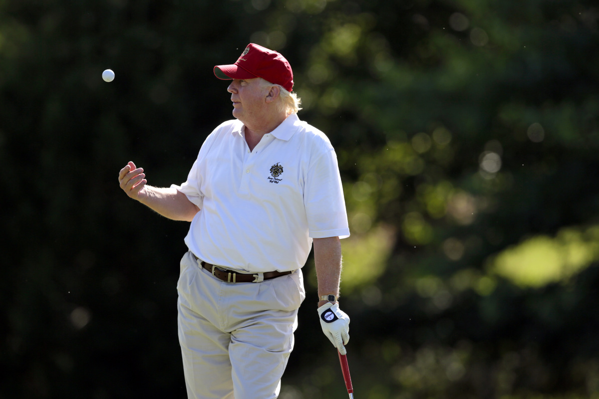 Tổng thống Donal Trump sẽ kéo dài chuyến công tác tới Anh chỉ để chơi golf