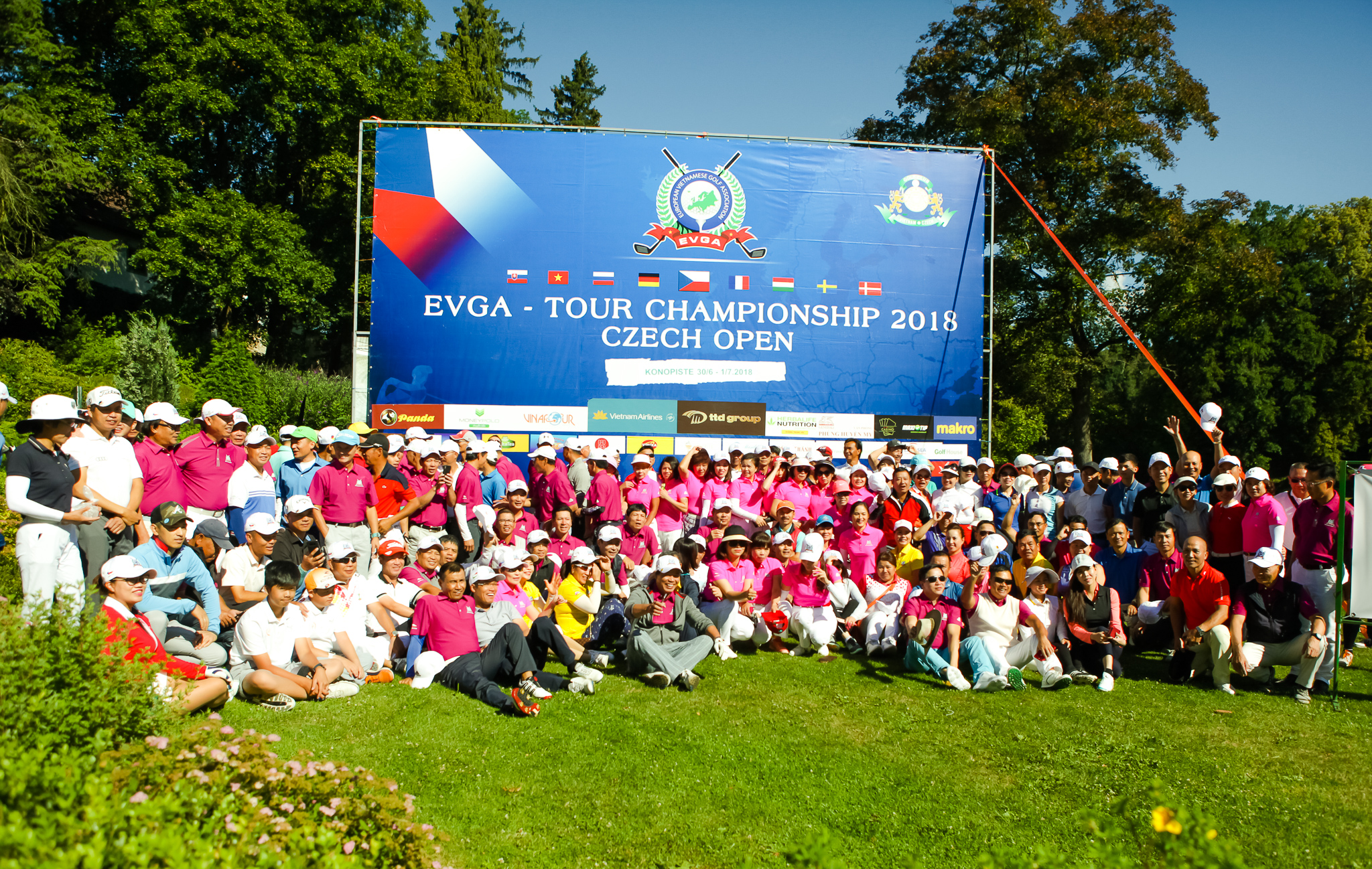EVGA Championship Golf Tour 2018: 320 golfer tranh tài quyết liệt tại Czech Open