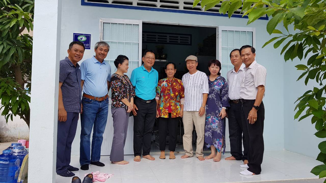 CLB Golf Tân Sơn Nhất trao nhà tình thương tại Gò Công, tỉnh Tiền Giang