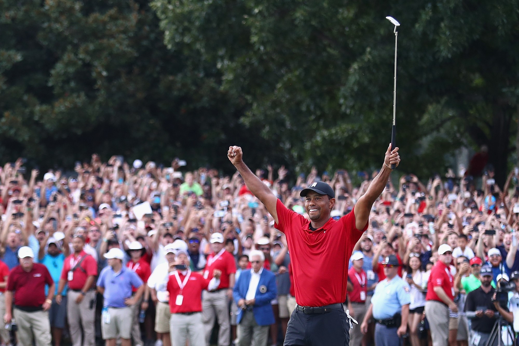 Chùm ảnh đầy cảm xúc của Tiger Woods khi đăng quang Tour Championship