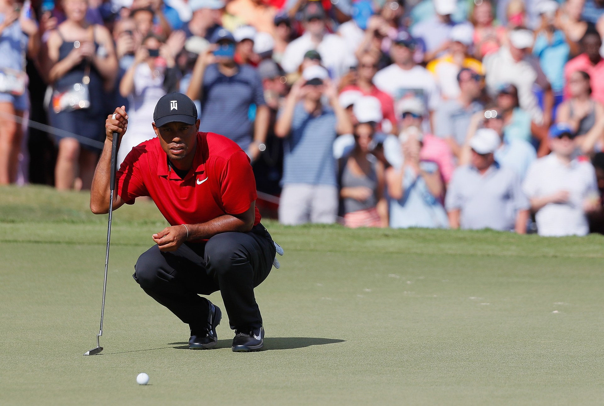 Nhìn lại bộ gậy giúp Tiger Woods giành danh hiệu PGA Tour thứ 80