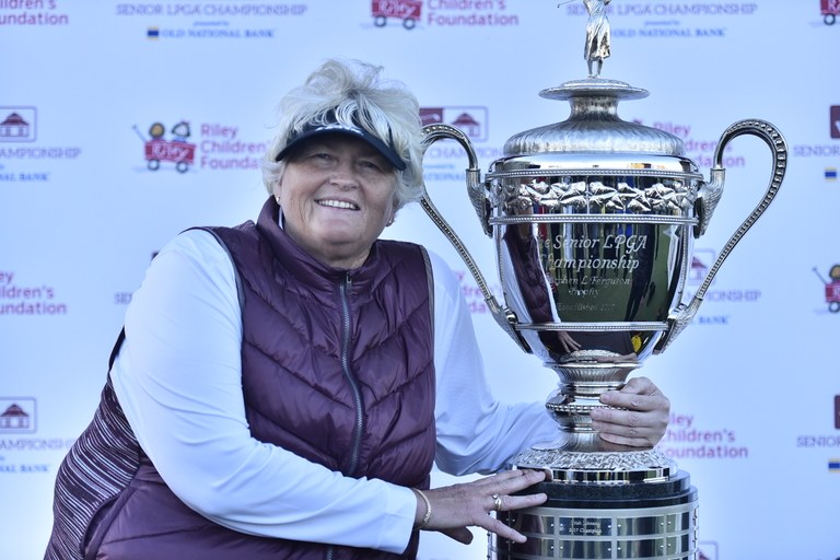 Golfer nữ 55 tuổi giành chức vô địch Senior LPGA Championship