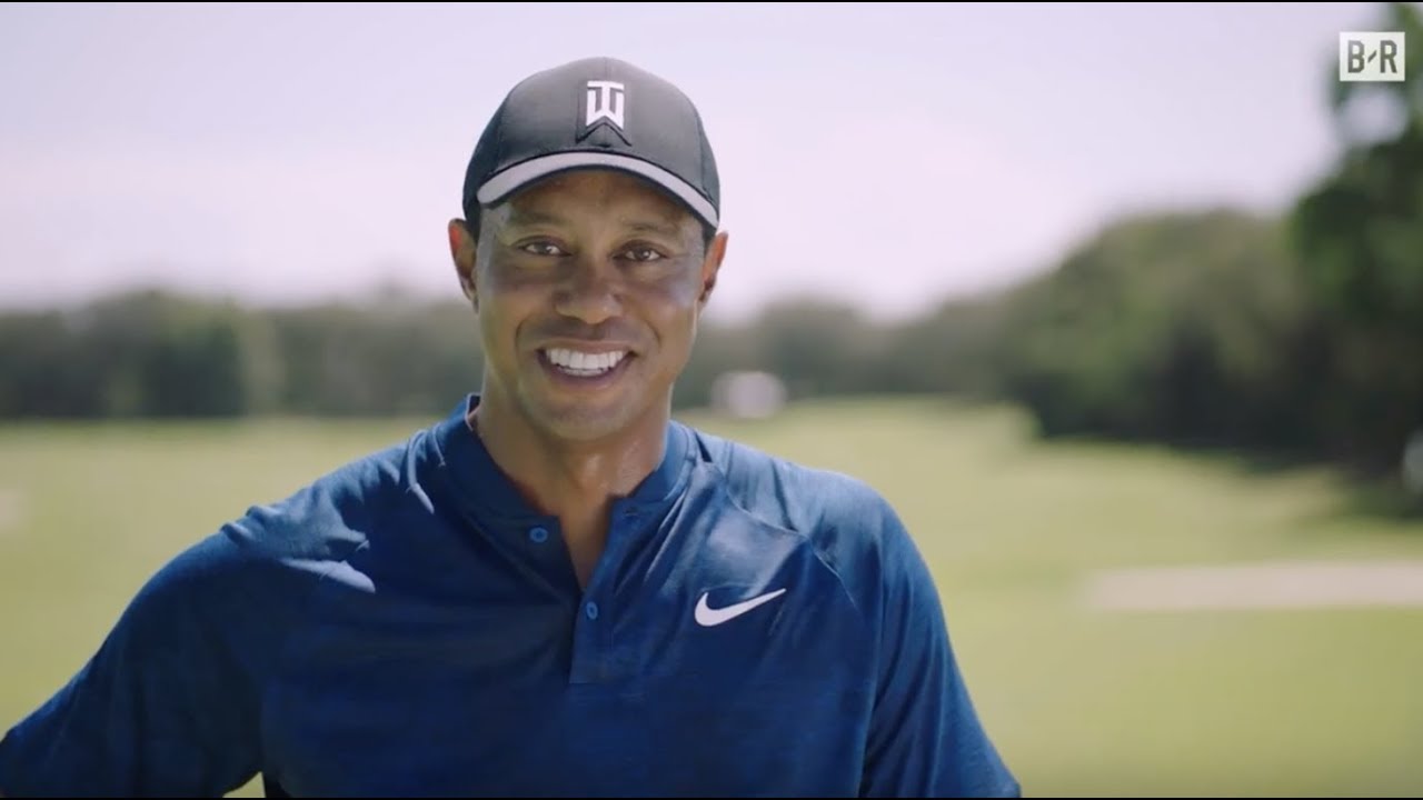 Tiger Woods đối đầu Phil Mickelson trong... pong golf