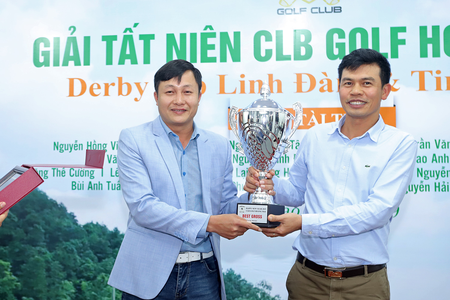 Golfer Nguyễn Văn Chiến đoạt cúp vô địch giải golf CLB Hoàng Mai Tất niên 2018