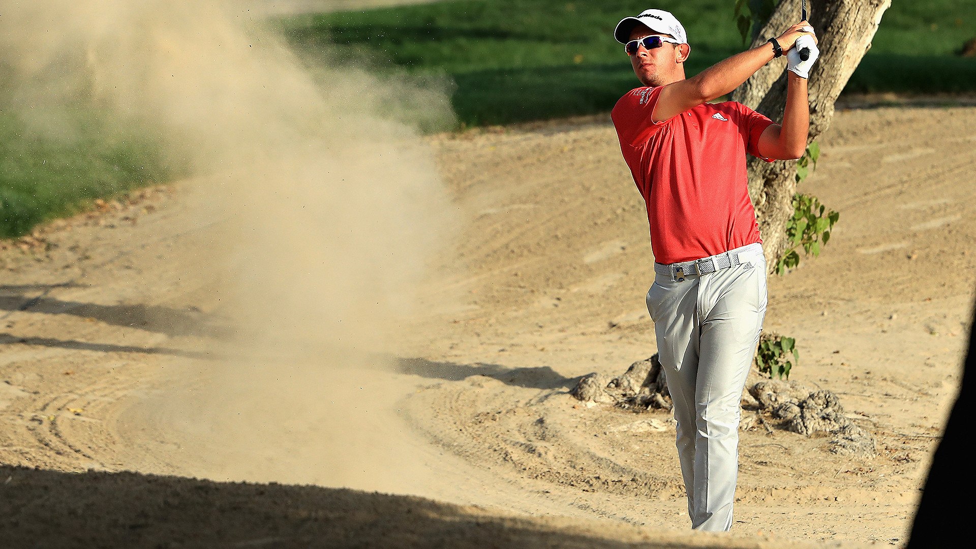 Golfer European Tour bào chữa hành động phạm luật ở giải Dubai Desert Classic