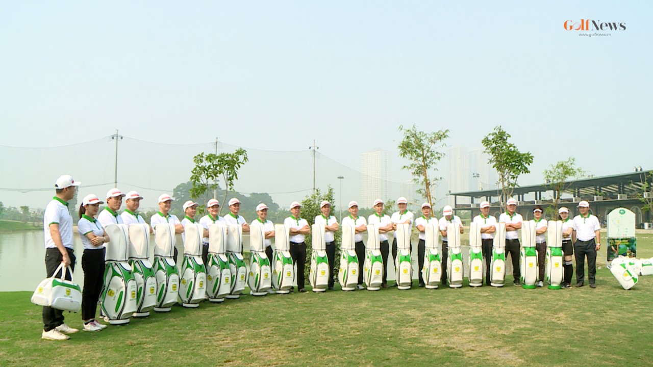 Câu lạc bộ golf AOF ra mắt thành viên đội tuyển tham dự giải Bát Hùng