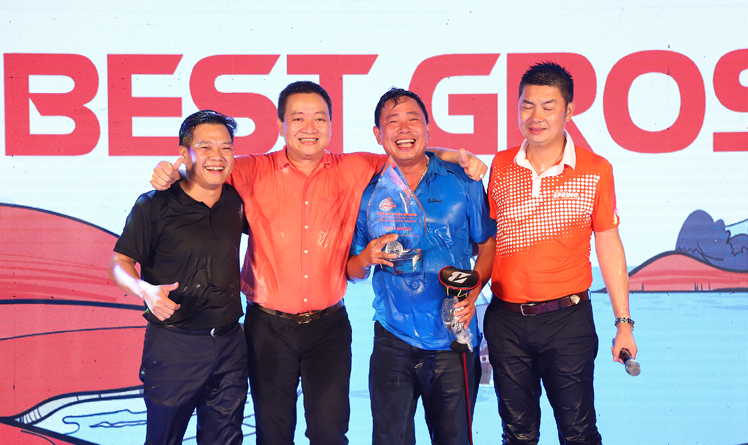 Golfer Trần Việt Sơn giành cúp vô địch Vạn Đắc Phúc Spring Open Championship 2019
