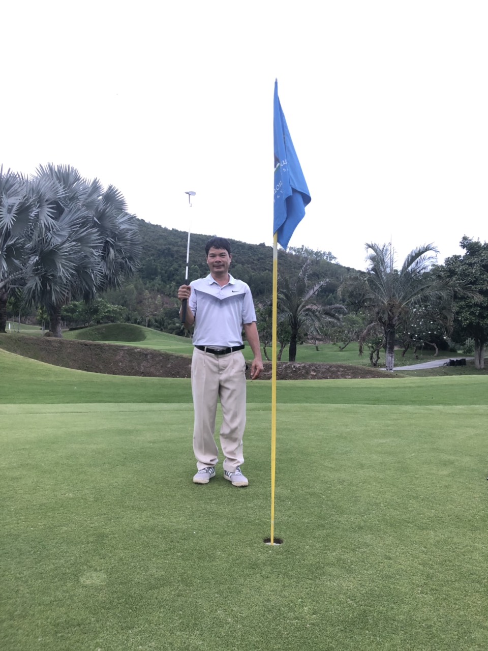 Chủ tịch hội golf Nha Trang Trần Văn Cẩn ghi Hole-in-one trên sân Diamond Bay