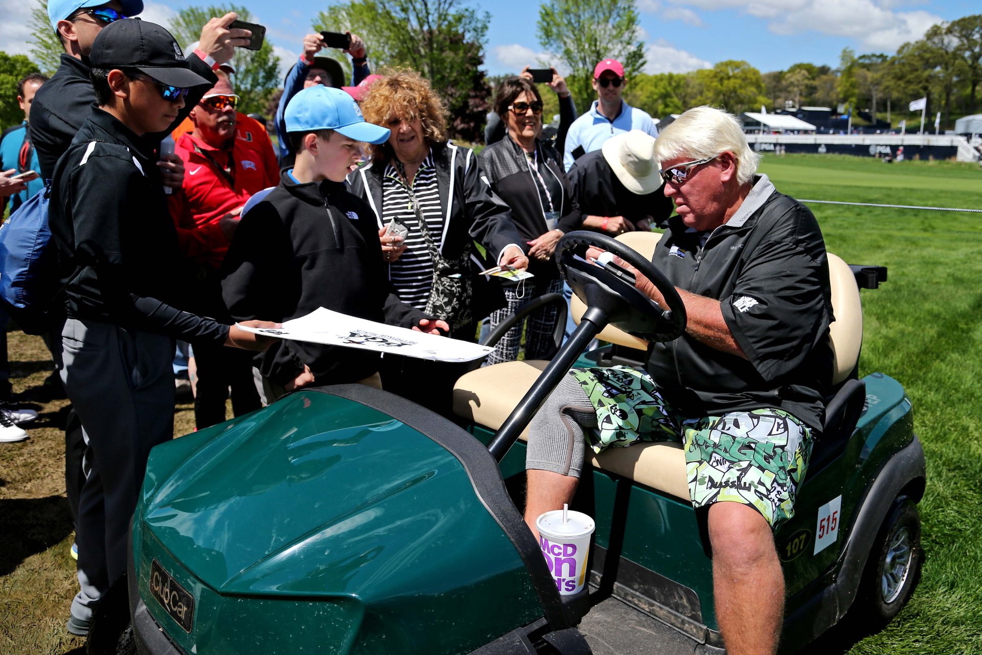 Tiger Woods trả lời đầy ẩn ý về vấn đề dùng xe điện ở PGA Championship