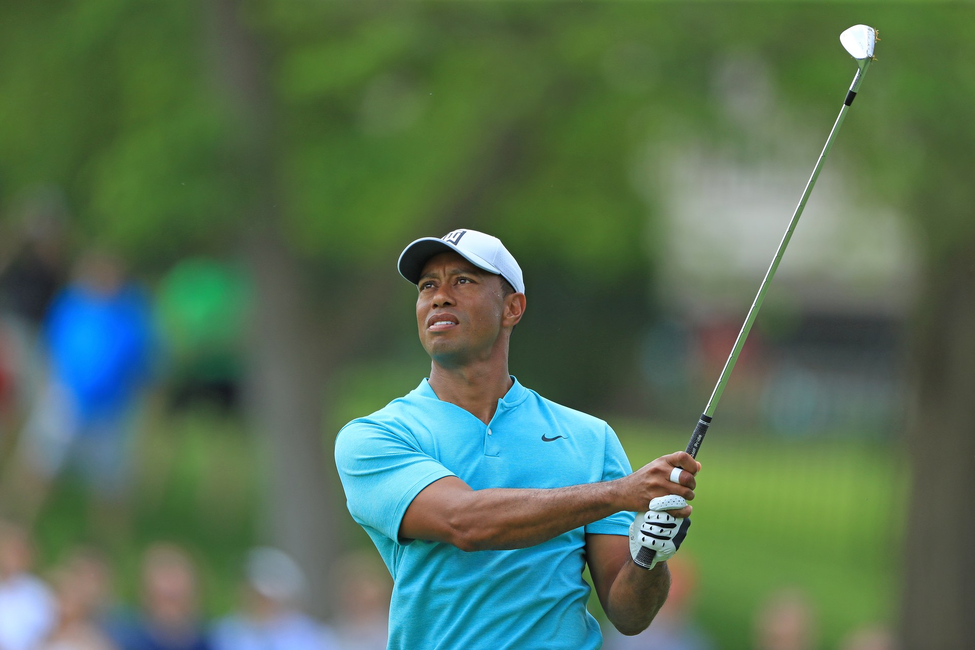 Jordan Spieth ổn định, Tiger Woods sa sút sau vòng 2 Memorial Tournament