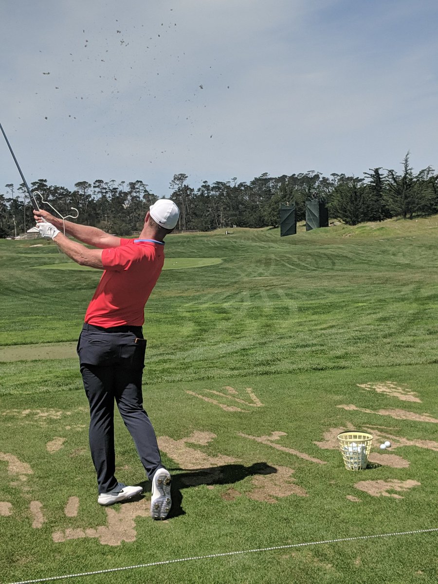 Golfer tập luyện bằng… móc áo ở U.S. Open 2019