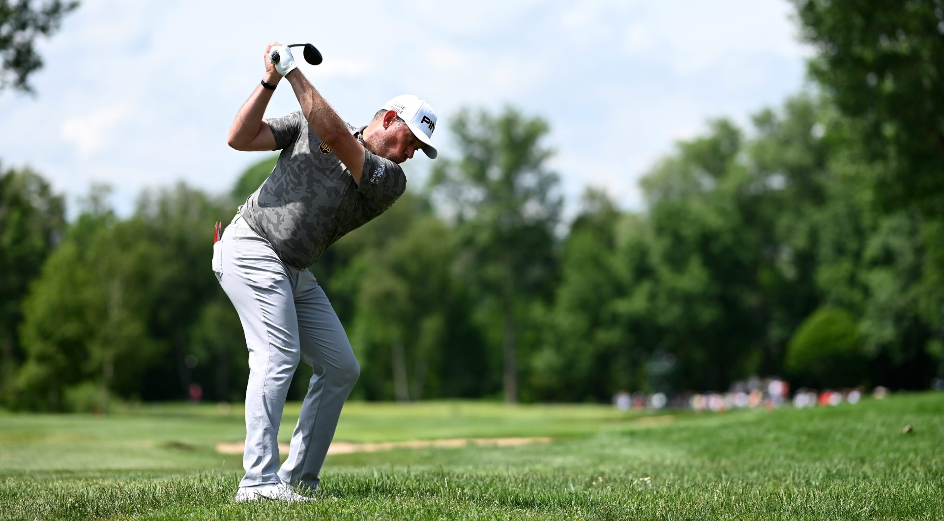 Golfer European Tour thể hiện tinh thần cao thượng dù bị làm phiền trong cú đánh