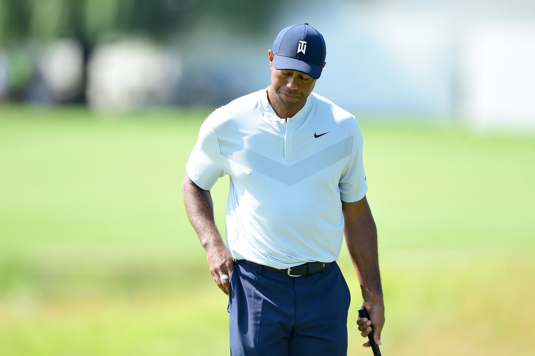 Tiger Woods rút lui, Jordan Spieth bứt phá sau vòng 2 Northern Trust