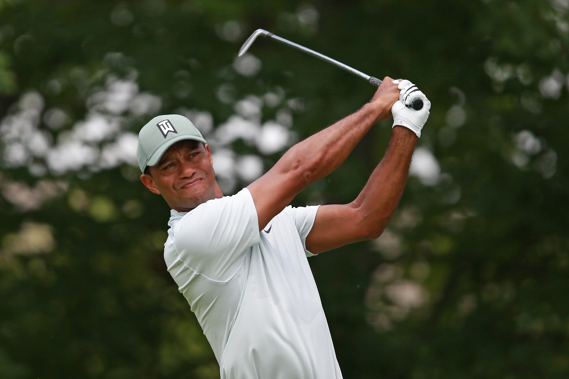 Tiger Woods lên bàn phẫu thuật lần thứ năm