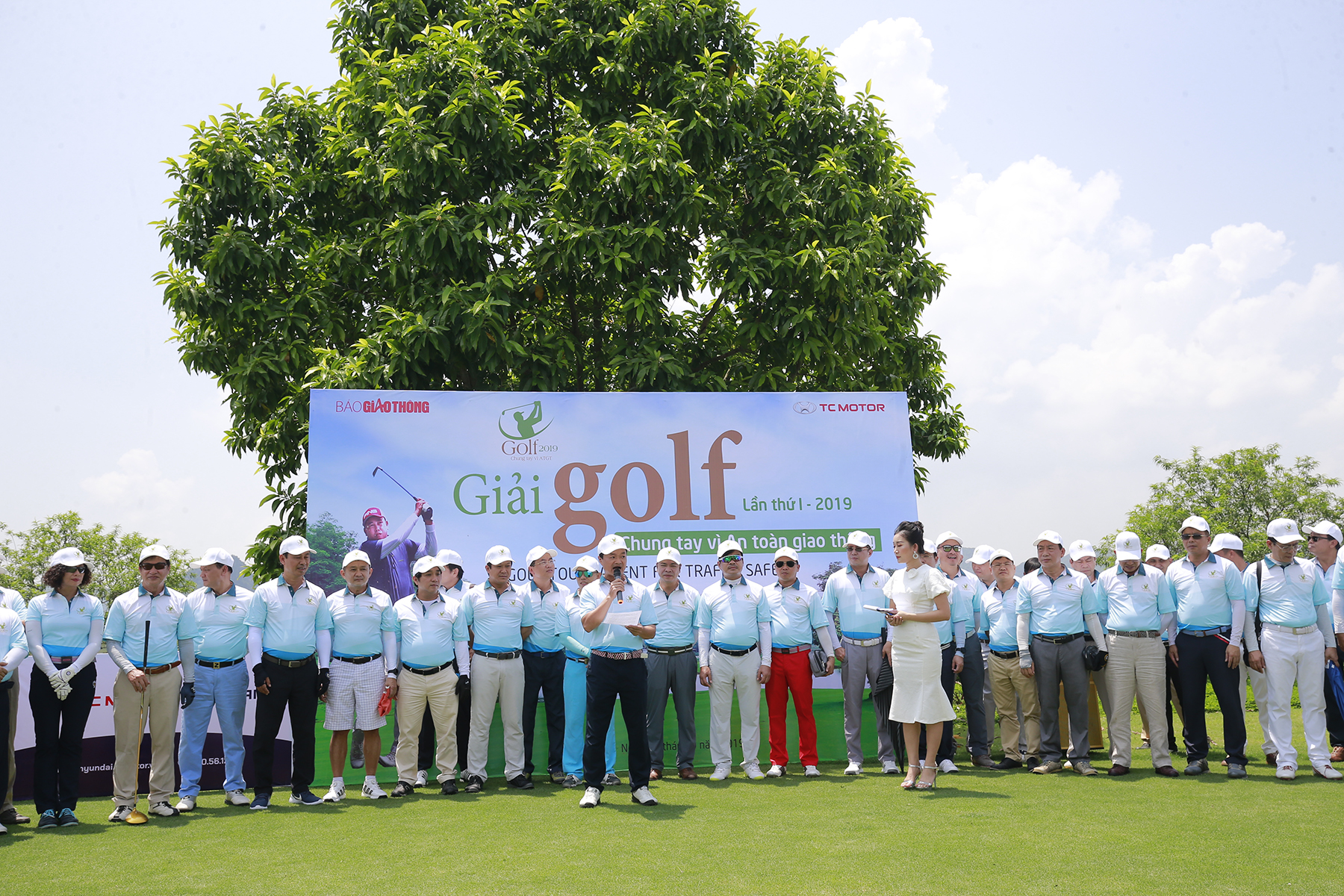 Gần 500 triệu ủng hộ nạn nhân TNGT tại giải golf từ thiện