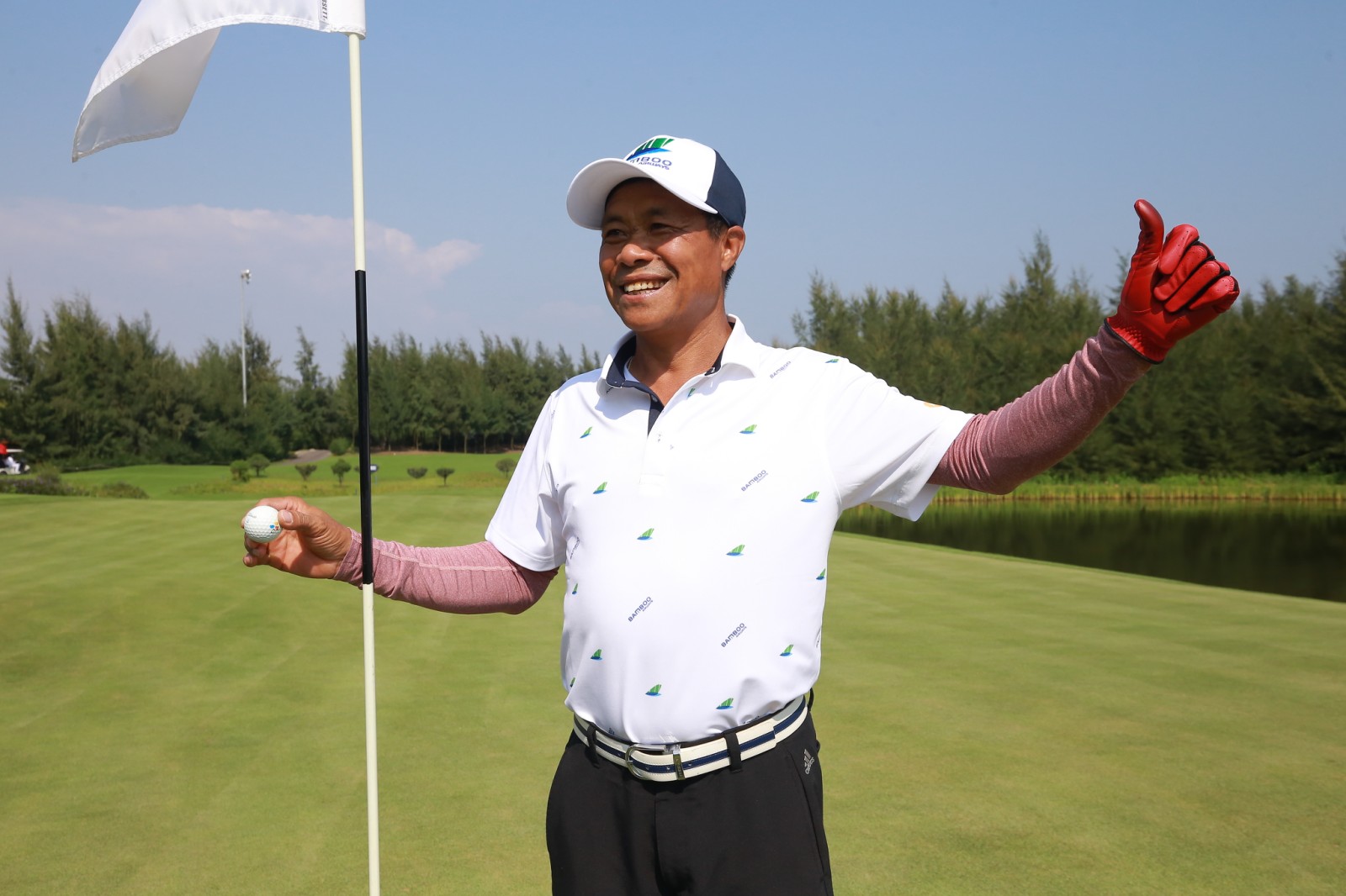 Bamboo Airways 18 Tournament: Golfer Trần Huy Cương rinh 4 xe Mercedes ngay trong ngày đầu tiên