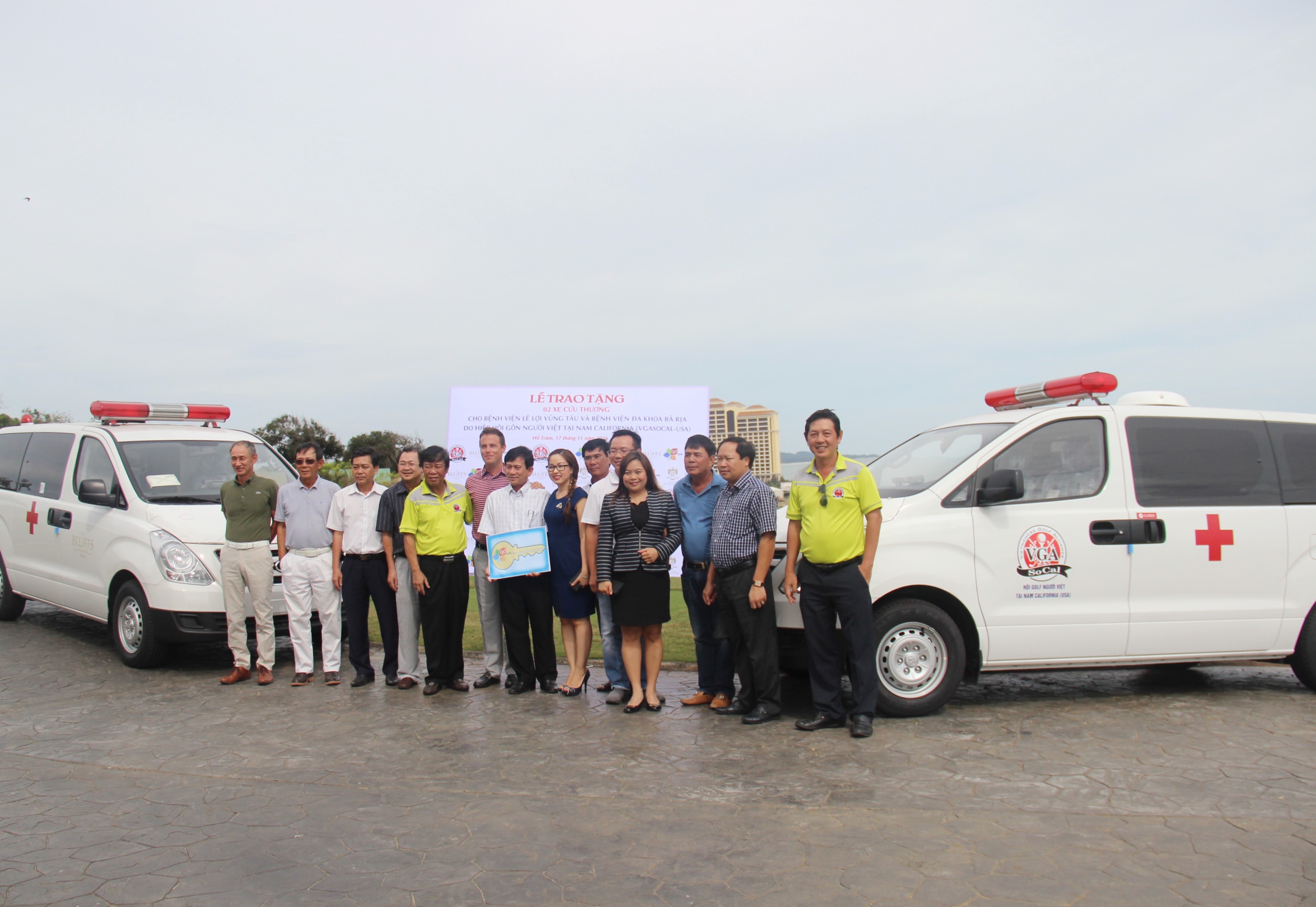Vietnamese Golf Alliance Friendship Cup và hành trình trao tặng những chiếc xe cứu thương.