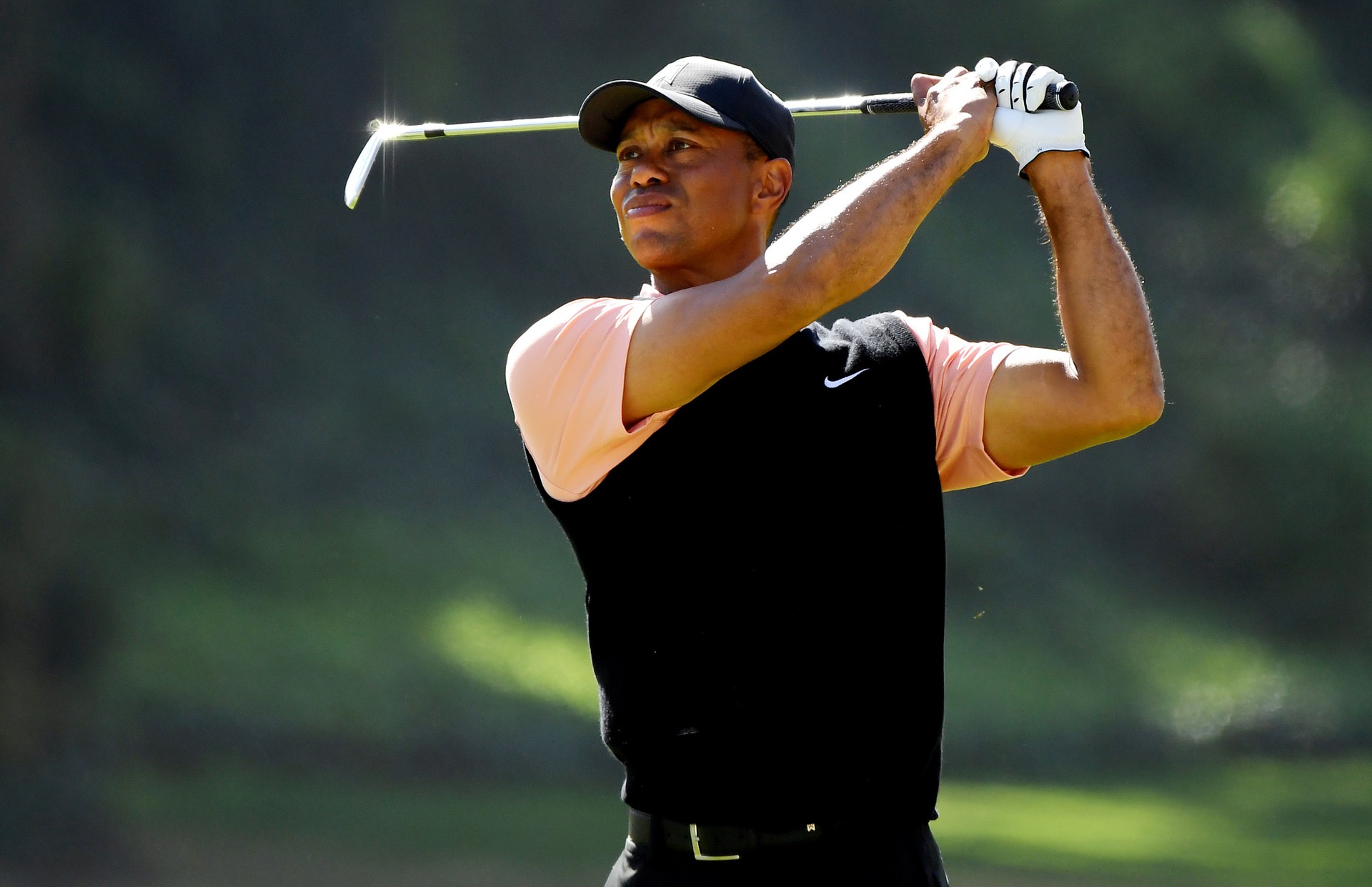 Tiger Woods đánh 69 gậy ở vòng 1 Genesis Invitational với điểm Eagle đầu tiên