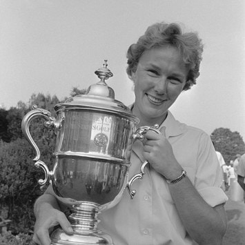 Golfer Nữ thành công nhất mọi thời đại Mickey Wright qua đời ở tuổi 85