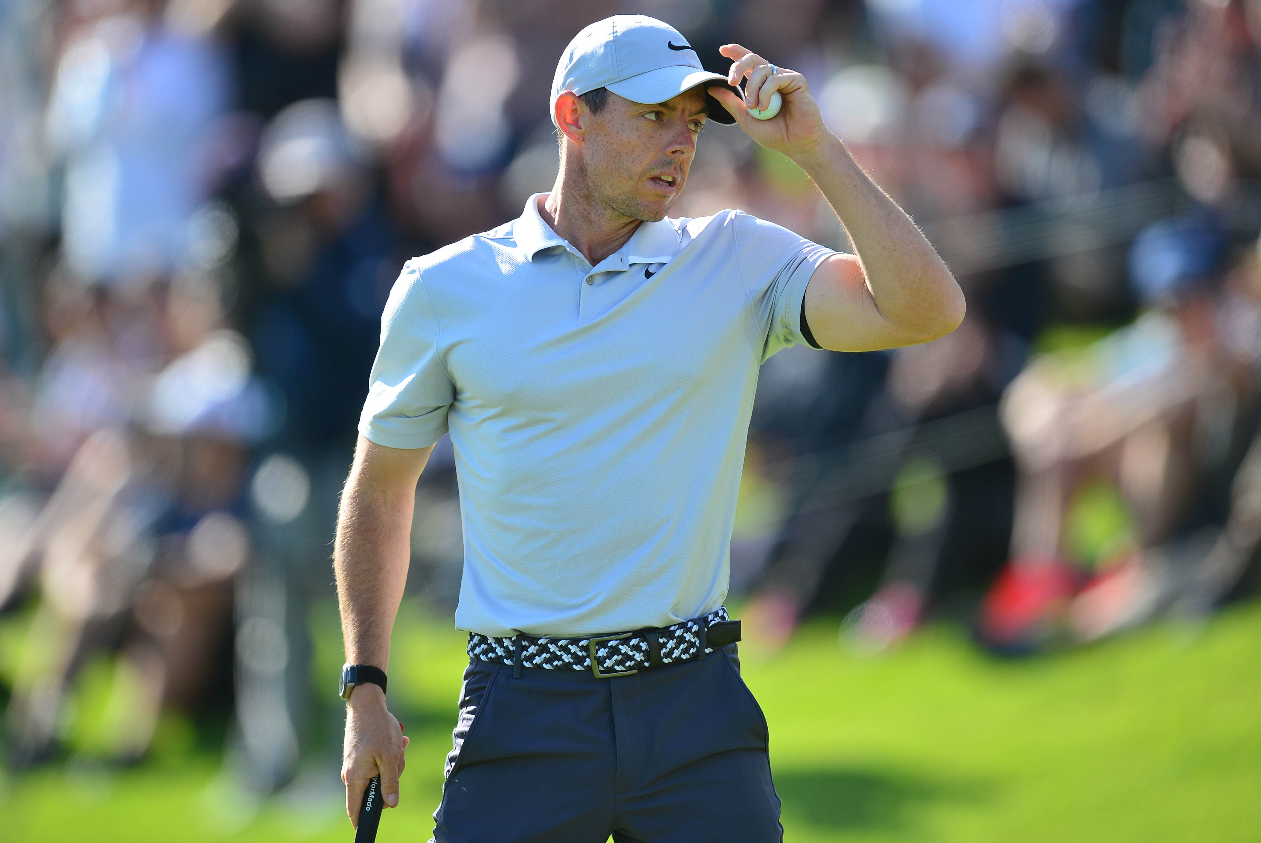 Rory McIlroy chống lại sự ràng buộc của Premier Golf League