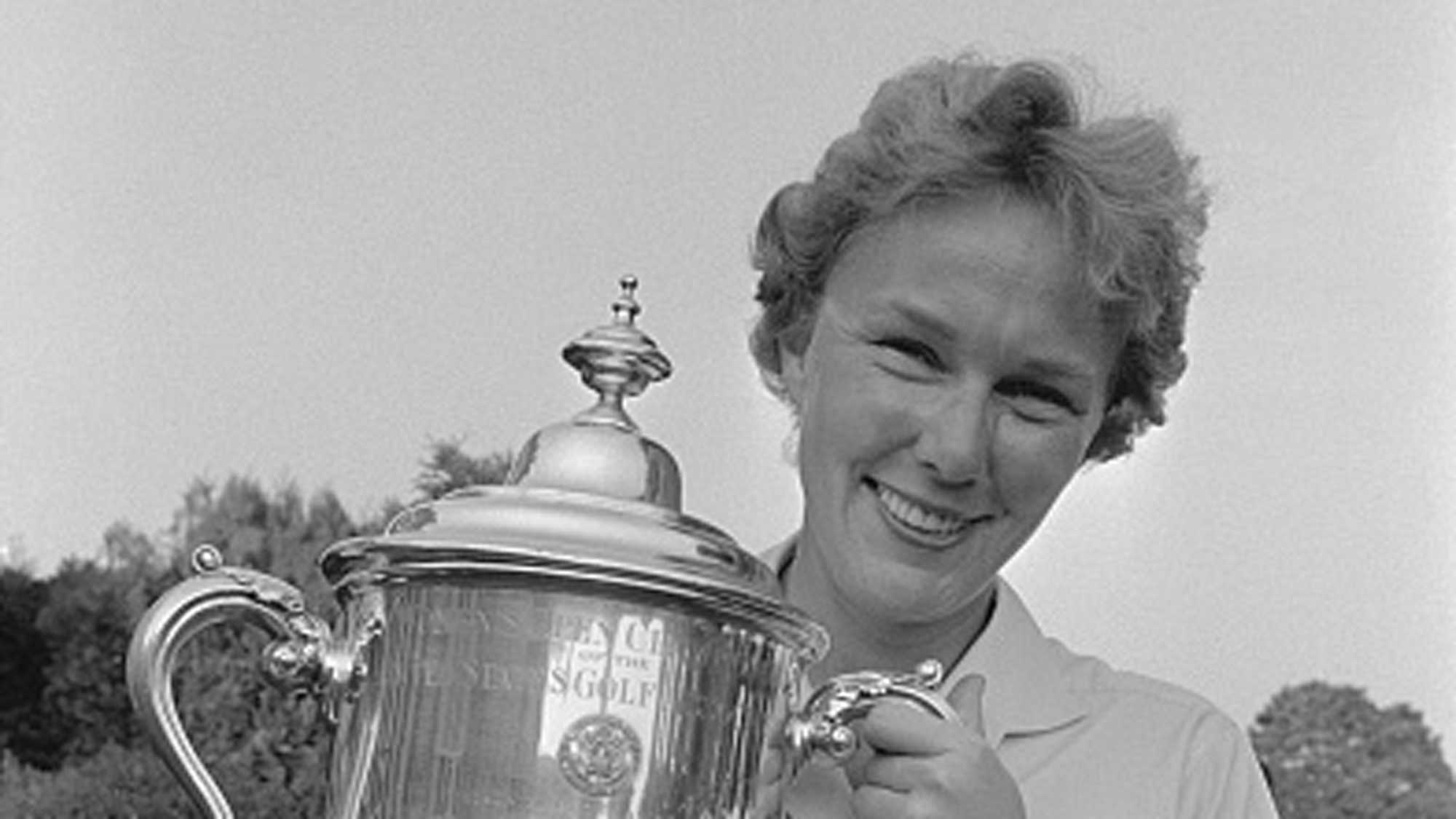 Huy chương vàng U.S. Women’s Open Championship được đặt tên theo huyền thoại Mickey Wright