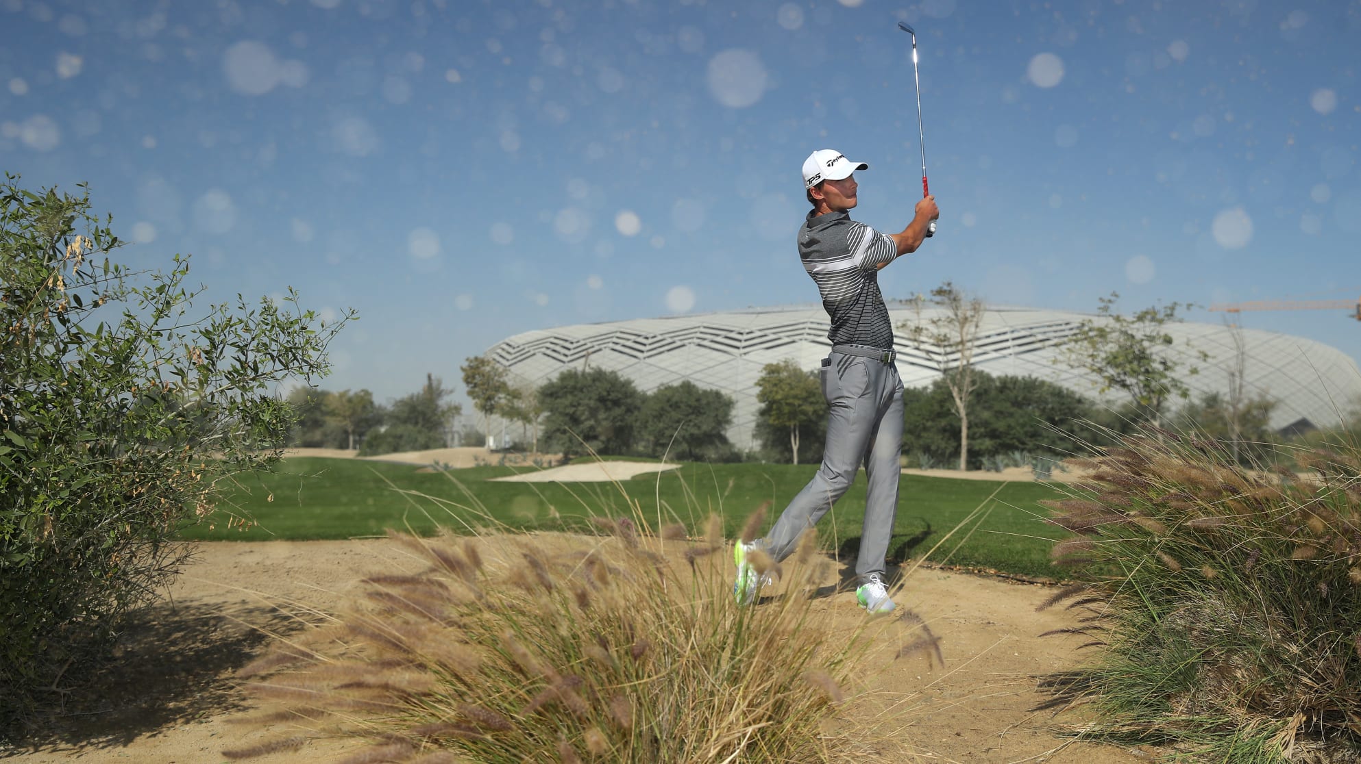 Golfer 18 tuổi Højgaard dẫn đầu Commercial Bank Qatar Masters 2020